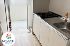 広めのキッチンなので自炊も可