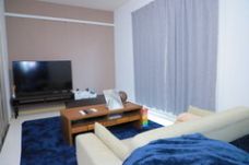 大きなテレビ、ソファー、ベットなど 快適にのびのび過ごせます‼ ペットも可能です【小型犬・猫など】