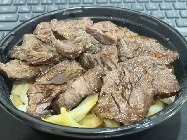 今日の昼飯ですよー